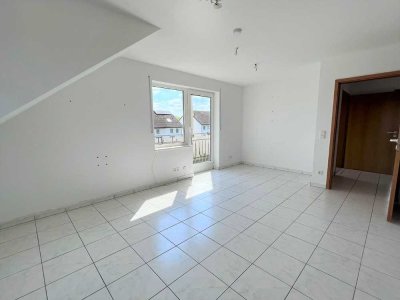 Helle Dachgeschosswohnung * Balkon *Stellplatz