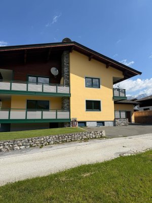 Erdgeschosswohnung mit Terrasse und Balkon in Söll
