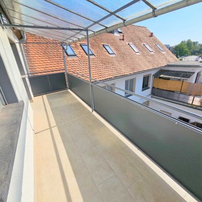 Neu Renoviert 2024! Großzügige 2 Zimmerwohnung mit Balkon + Einbauküche - zentral in Hanau