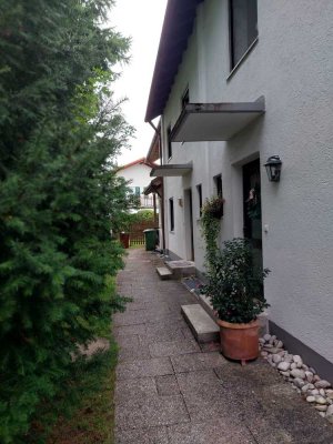 Erstbezug nach Sanierung: Helles 4-Zimmer-Reihenhaus
