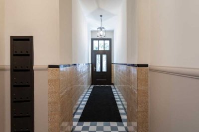 Frei ab 01.01.2026 - Altbauwohnung mit großem Balkon im 4. OG im gefragten Düsseldorf-Pempelfort