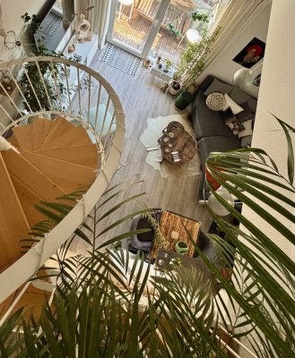 Moderne, lichtdurchflutete Maisonette-Wohnung mit Balkon