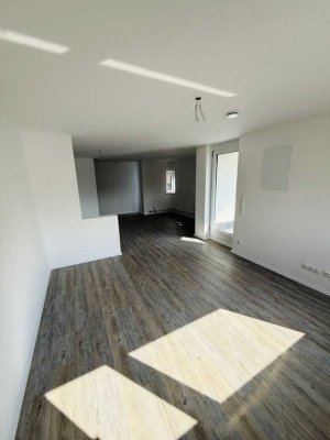 Exklusive 2-Zimmer-Terrassenwohnung + Einbauküche mit gehobener Ausstattung