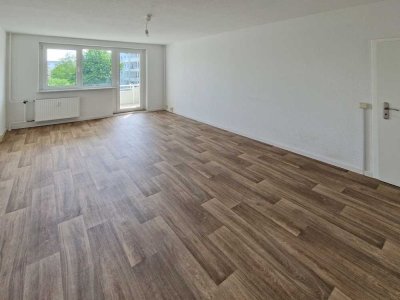 Modernes Bad+Balkon zum Relaxen - Alles dabei! Herbstaktion: Spare 2NKM bei Einzug bis 31.12.2025!*