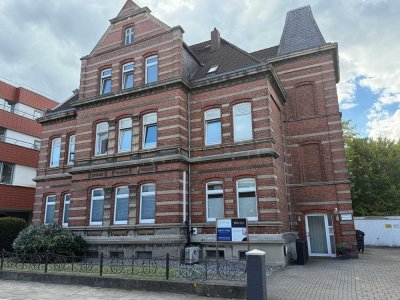 Exclusive zentrale 2-Zimmer-Dachgeschosswohnung in historischer Stadtvilla