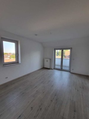 Einzugsbereit! Modernisierte 4-Zimmer-DG-Wohnung mit Balkon in Wolfsburg