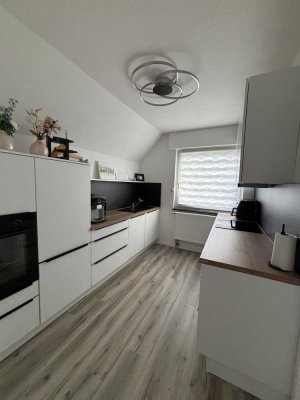Renovierte Wohnung mit ausbaufähigem Spitzboden