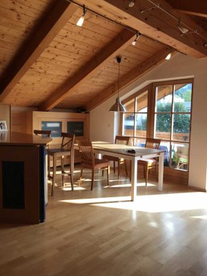 Gelegenheit !, 2-Zimmer-DG-Wohnung im bayerischen Landhaus, ca. 52 qm, 2 Balkone, Erbpacht !!