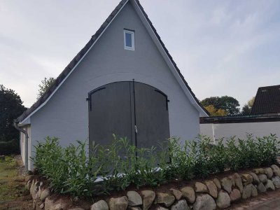 Hygge-Lifestyle, ein Haus mit offenen Räumen, im naturnahen Wapelfeld