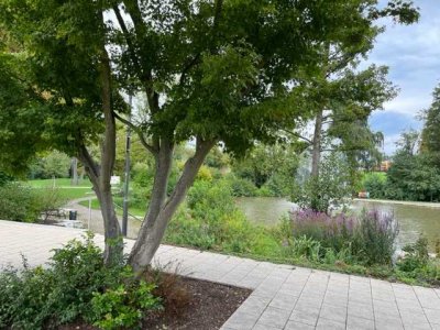 Seniorengerechte ETW, 2- ZKB; 77m²-  exklusive Lage am Park! Aufzug, Balkon, Keller, Stellpl.