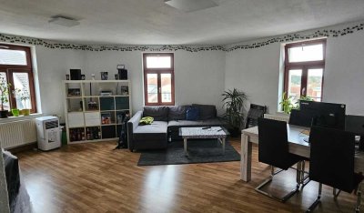 Vermietet* 2,5 Zimmer-Apartment im DG mit EBK, Laminat, Aufzug....! Nutzen bis ins hohe Alter*