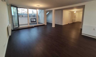 Stilvolles Altbau-DG-Loft mit Aufzug und Klimaanlage im Herzen der Mannheimer City