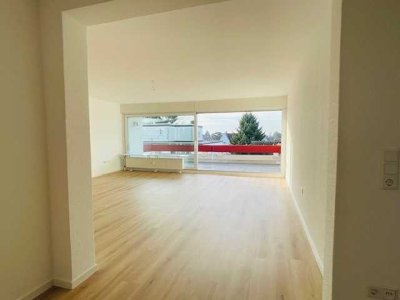 Frisch sanierte 4 - Zimmer DG-Wohnung mit Balkon