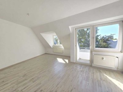 Hübsche Dachgeschosswohnung mit Loggia und Tiefgaragenstellplatz in guter Lage