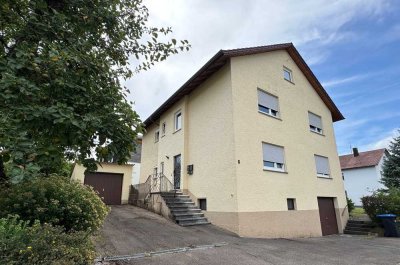 Freistehendes Zweifamilienhaus mit weitläufigem Garten in ruhiger Lage!