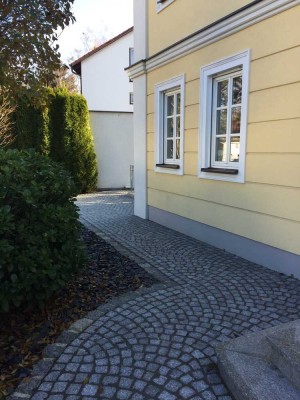 Exklusive, 2-Zimmer-Souterrainwohnung in Pullach in ruhigem Wohngebiet nahe S-Bahn
