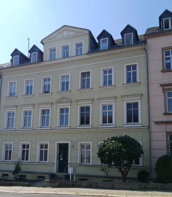 Nette, renovierte 2-Raum-Wohnung mit separater Küche, Bad und Balkon