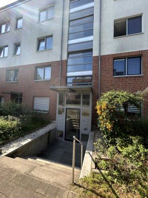 Wohnen über den Dächern - DG Wohnung mit Balkon in Köln, Weiden