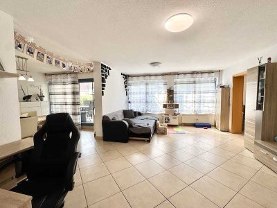 Schöne 4 Zimmerwohnung mit Balkon, im Zentrum von Mochenwngen