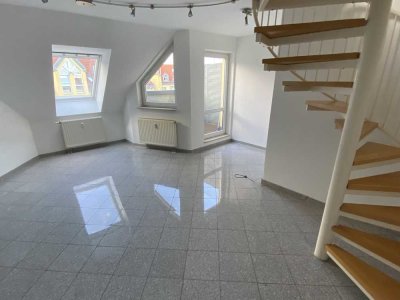 Exklusive, gepflegte 2-Zimmer-Maisonette-Wohnung mit Balkon und EBK in Fürth