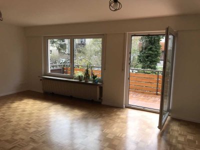 Helle 3-Zimmer-Wohnung mit EBK und großem Balkon