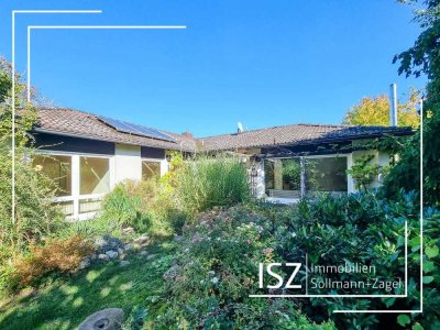 Bungalow im Dornröschenschlaf – Lichtdurchflutetes Haus auf romantischem Grundstück mit Garage