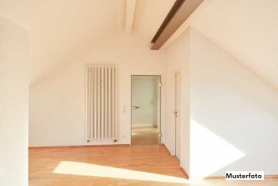 4-Zimmer-Wohnung nebst Stellplatz