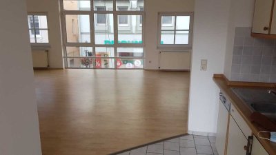 Attraktive helle 2-Zimmer Wohnung mit 2 Balkonen zentral gelegen