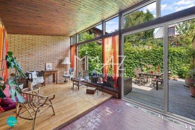 KLEINOD BEIM ROTEN BERG • Stilvoller Bungalow mit Eigengarten • 7 Zimmer • 2 Terrassen • Flexible Nutzung • Zeitloser Wohnkomfort
