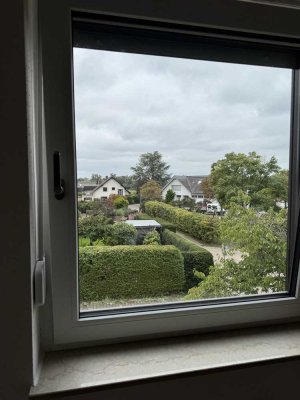 Brühl-Rohrhof: 3 Zimmer Wohnung mit 2 Balkonen, Stellplatz & Keller