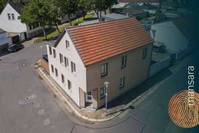 Viel Platz, zahlreiche Räume – Modernes Einfamilienhaus mit Terrasse, Garage und Klimaanlage!