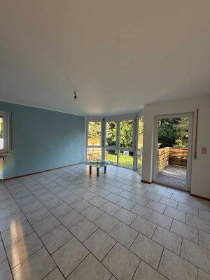 3-Raum-Wohnung mit Balkon und Einbauküche in Straubenhart-Langenalb mit Garten
