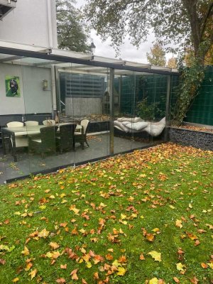 hochwertige EG-Wohnung mit Küche, eigenem Garten und Wintergarten