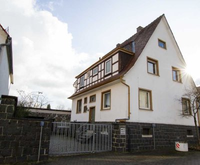 Charmantes Zweifamilienhaus mit Innenhof und Garten in Groß-Bieberau, provisionsfrei für Käufer