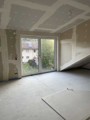 Helle 3-Zimmer-Dachgeschosswohnung mit Balkon in Kämpfelbach - Erstbezug nach Kernsanierung