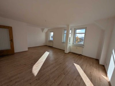 ++ Schöne renovierte 3 Zimmer mit Einbauküche & Balkon ++