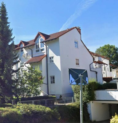 Helle Hochparterre-Wohnung mit Wintergarten und EBK in bevorzugter Lage **Renovierung gestartet**