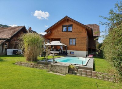 Großzügiges Wohnhaus mit 7 Zimmern und Pool in Sankt Barbara