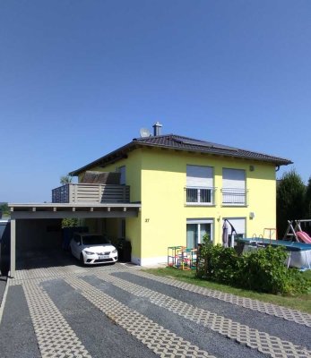 Schöne, hochwertige 3,5 Zimmerwohnung     mit   großer  Dachterrasse  in Burglengenfeld