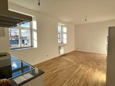 Sonnige, schöne Wohnung mit neuer EBK, Parkett, neuem Bad etc.