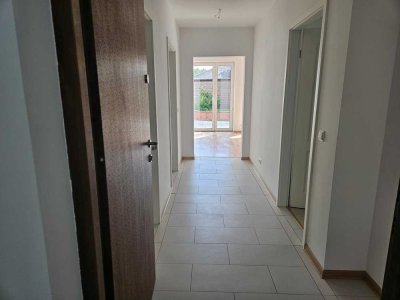 Erstvermietung - Moderne 3-Zimmer-Traumwohnung mit Top-Ausstattung und großzügiger Terrasse
