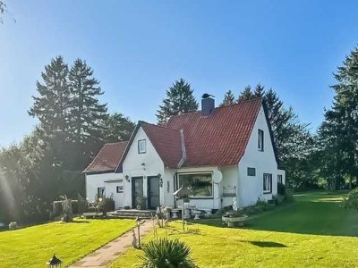 Charmantes Zweifamilienhaus mit Potential in Stockelsdorf/Curau