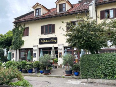Von Privat: DG-Wohnung im Zentrum von Berg