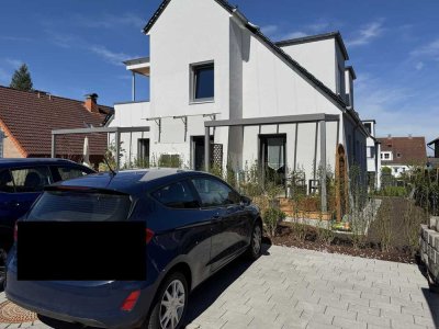 Neubau: Hochwertige Single-Wohnung mit Terrasse in der Südstadt