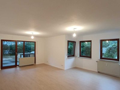 Frisch renov. 3,5-Zimmer-EG-Wohnung inkl. neuer Einbauküche, Garten, Stellplatz & großem Hobbyraum!