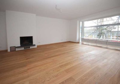 Wohnen mit Wohlfühlfaktor – 4,5-Zimmer-Wohnung mit Kamin im Herzen von Pempelfort