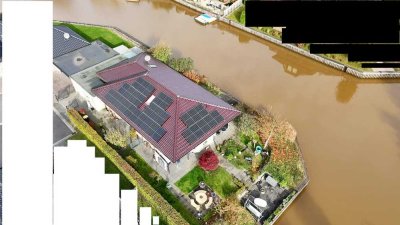 Bungalow am Wasser- Bootsanleger, Garten,  EBK, HWR, Gäste Bad, gr. Garage, Photovoltaik, Wärmepumpe