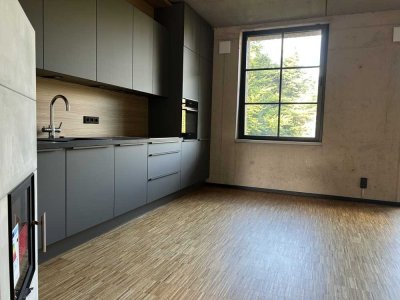 In zweiter Reihe. Sauna. Kamin. Ankleide. Urban Gardening