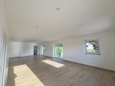 Lichtdurchflutete 145m2 Neubauwohnung mit Garten u. neuer EBK