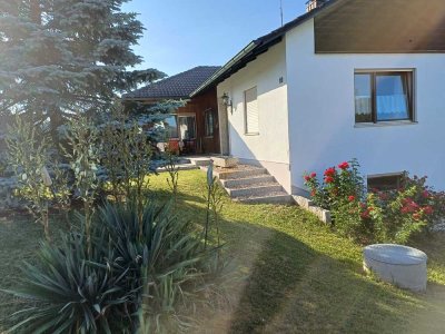 Geräumiges Einfamilienhaus mit Garage in Niederviehbach